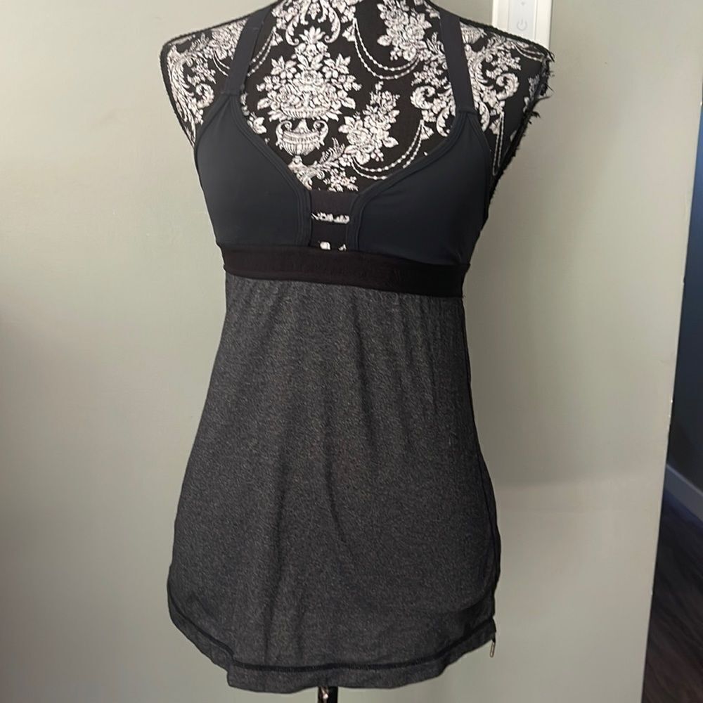 Lululemon size 4 top